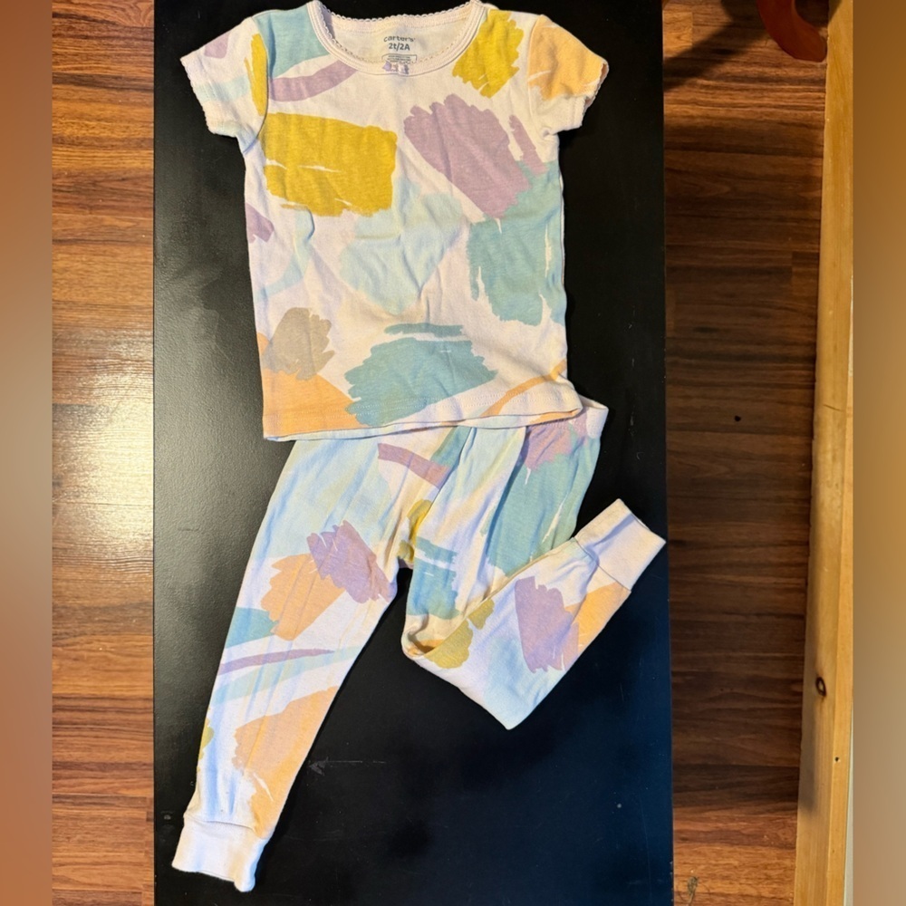 Carter’s 2 pc set.
